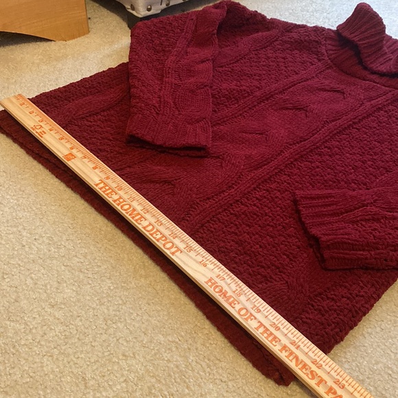 Like new Chunky cable knit red sweater - Picture 5 of 9